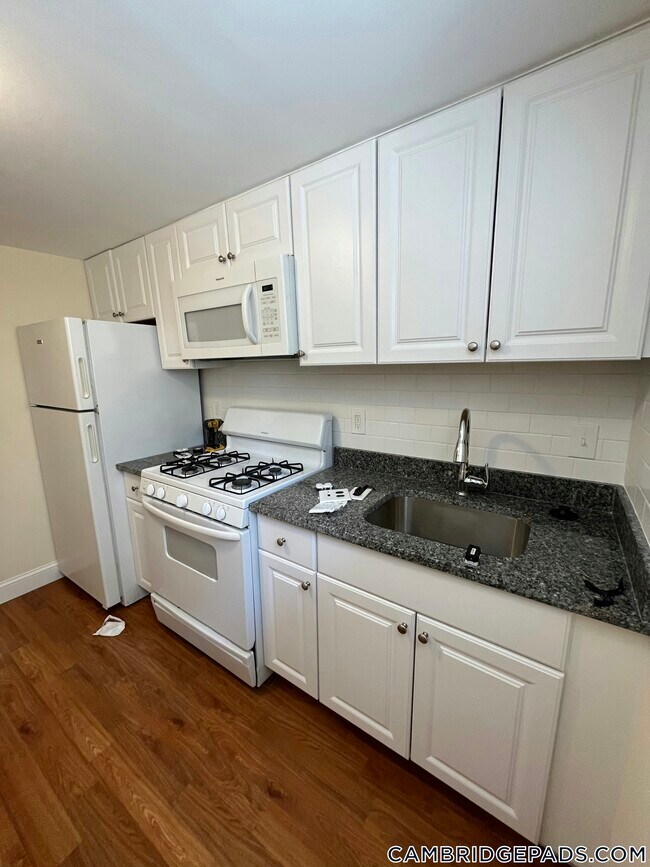 381 Harvard St in Cambridge, MA - Building Photo - Building Photo