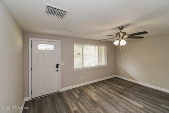 9904 Moss Side Ln in Jacksonville, FL - Building Photo - Building Photo