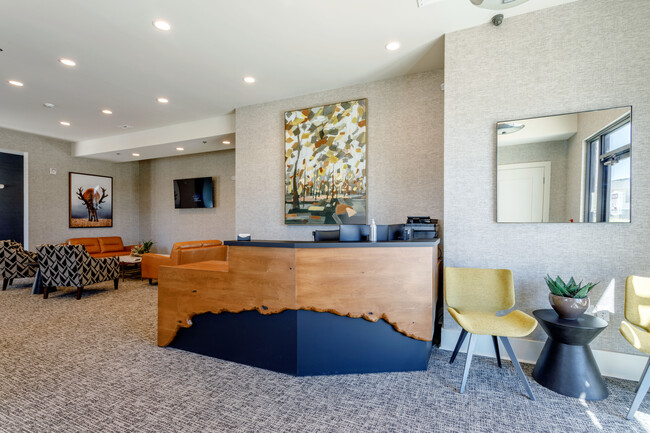 Crowne at Old Town North in Fort Collins, CO - Foto de edificio - Interior Photo