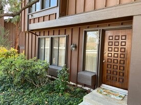 1300 Stonewood Ct in San Pedro, CA - Building Photo