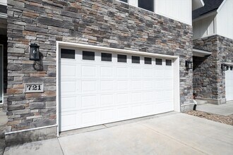 721 E Zekes Ct in Midvale, UT - Building Photo - Building Photo