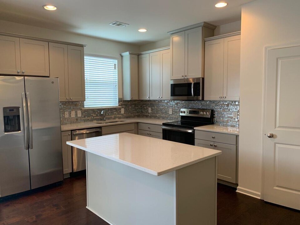 4917 Longview Walk Photo