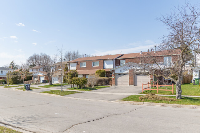 44 Sadlee Cove Cres in Toronto, ON - Building Photo - Building Photo