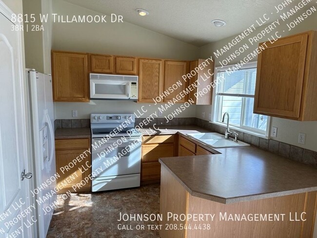 8815 W Tillamook Dr in Boise, ID - Building Photo - Building Photo