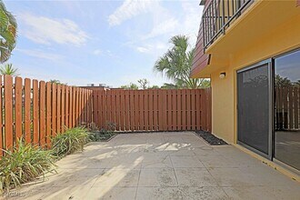 1526 Park Meadows Dr in Ft. Myers, FL - Building Photo - Building Photo