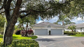 5600 W Long Common Ct in Sarasota, FL - Building Photo