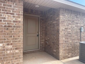 2013 Aberdeen Ave in Wolfforth, TX - Building Photo - Building Photo