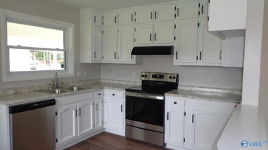 819 Giles Dr NE in Huntsville, AL - Building Photo - Building Photo