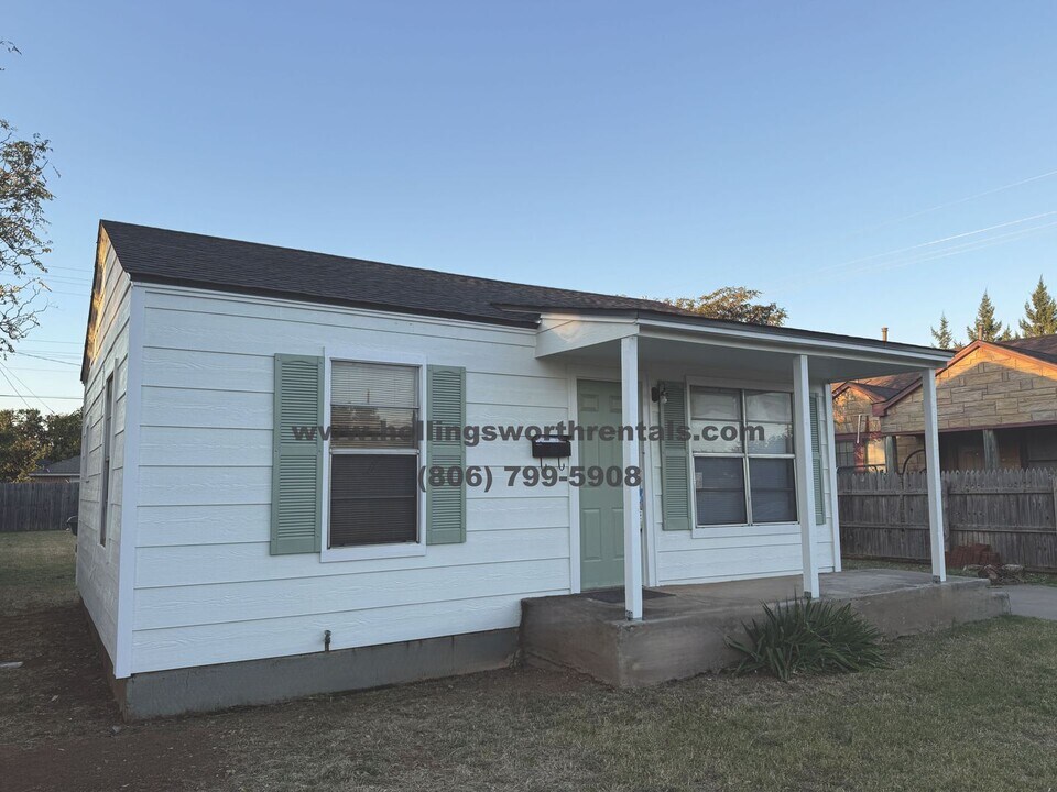 5121 39th St in Lubbock, TX - Foto de edificio