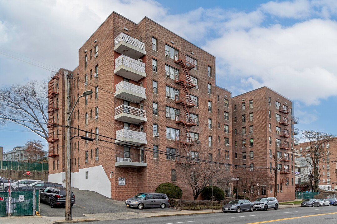 The Westview in Yonkers, NY - Building Photo