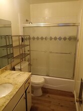 11725 Gilmore St, Unit 4 in Los Angeles, CA - Building Photo - Building Photo