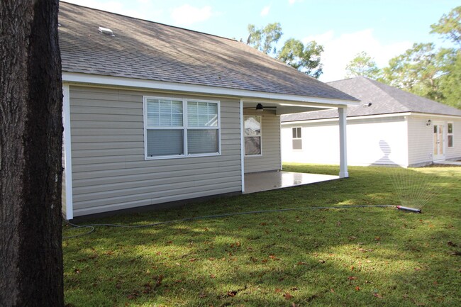 127 Lance Ln in Crawfordville, FL - Foto de edificio - Building Photo