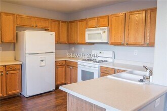 7386 Umberto St in Las Vegas, NV - Building Photo - Building Photo