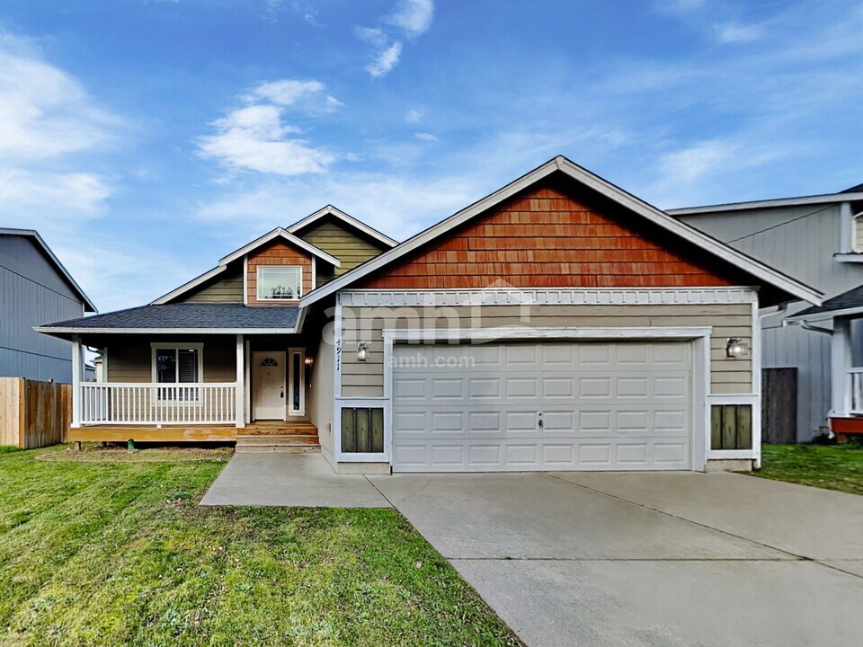 4911 204th St E in Spanaway, WA - Building Photo