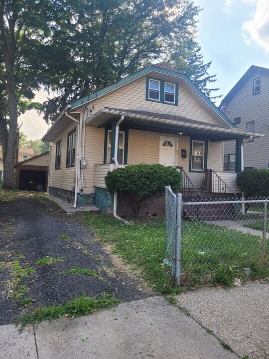 24 Valley St in Newark, NJ - Building Photo