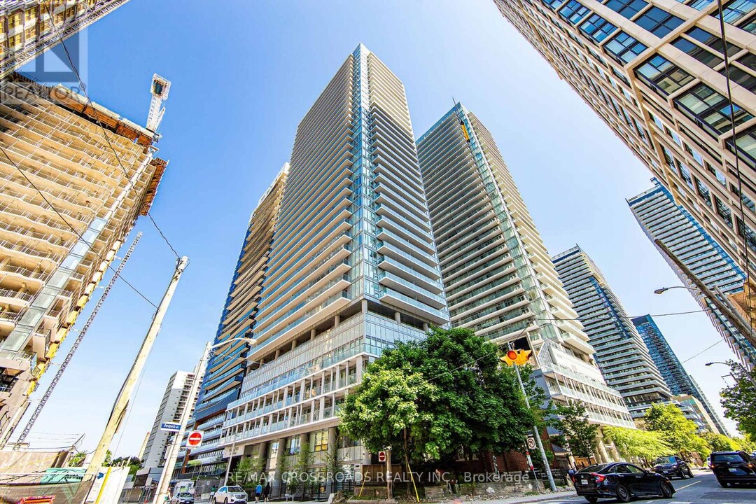 99-3199 Broadway Ave in Toronto, ON - Building Photo