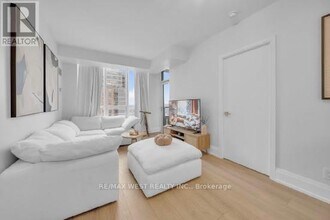 25 Viking Ln in Toronto, ON - Building Photo - Building Photo