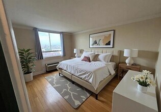 100 Manhattan Ave, Unit 1104 in Union City, NJ - Foto de edificio - Building Photo