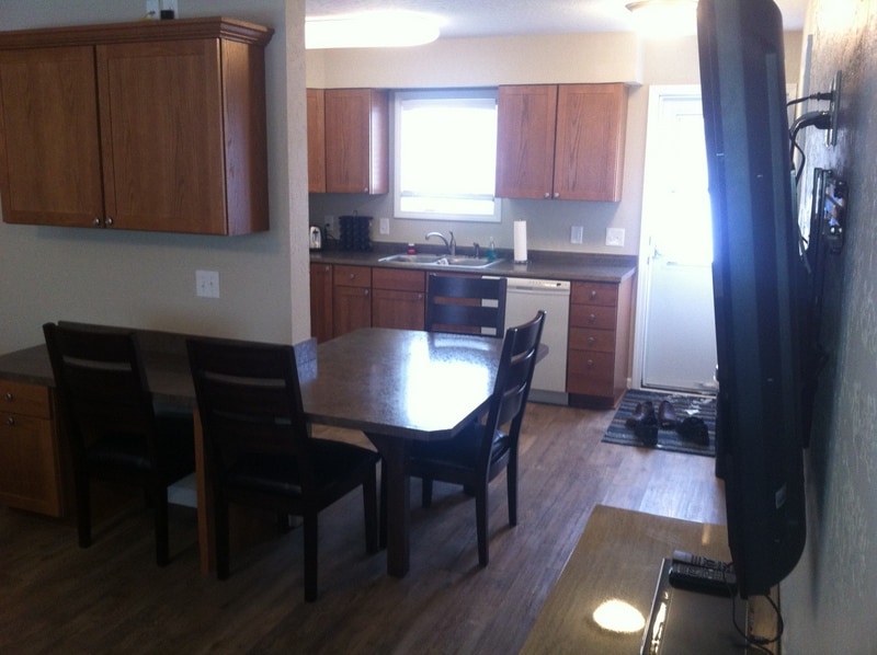 322 6th Ave SE in Stanley, ND - Foto de edificio