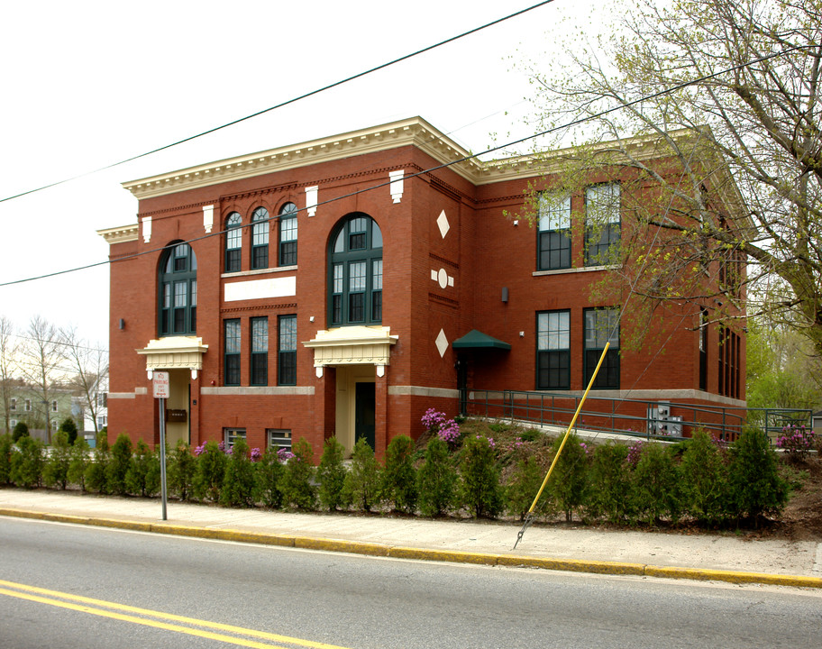 1048 Social St in Woonsocket, RI - Building Photo