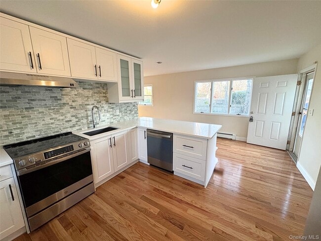 77 Magnolia Dr in Selden, NY - Building Photo - Building Photo