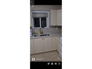 6190 Clinton St in Burnaby, BC - Building Photo - Building Photo