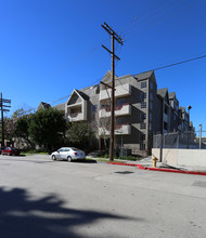 5127 Klump Ave in North Hollywood, CA - Building Photo - Building Photo