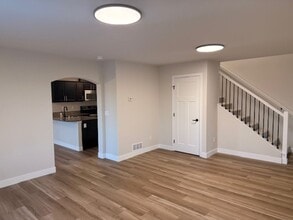 3936 Lakehurst Cir in Anchorage, AK - Building Photo - Building Photo