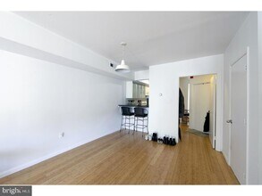 447 Fairmount Ave in Philadelphia, PA - Building Photo - Building Photo