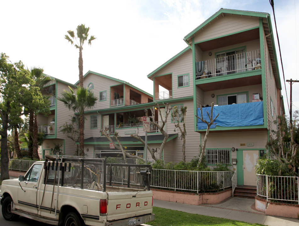 Walnut Twins in Long Beach, CA - Foto de edificio