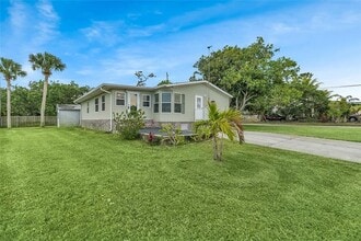7355 129th St in Sebastian, FL - Foto de edificio - Building Photo