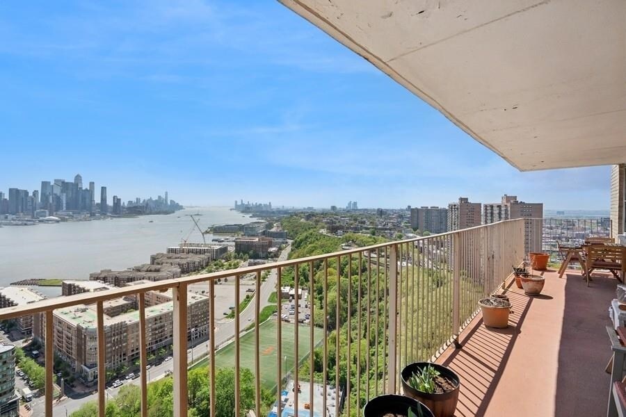 6040 BLVD E in West New York, NJ - Foto de edificio