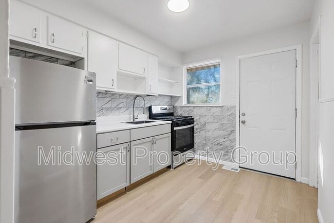 property at 3321 W Milton Ave
