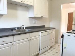 47 Broadway, Unit 10 in Arlington, MA - Building Photo - Building Photo