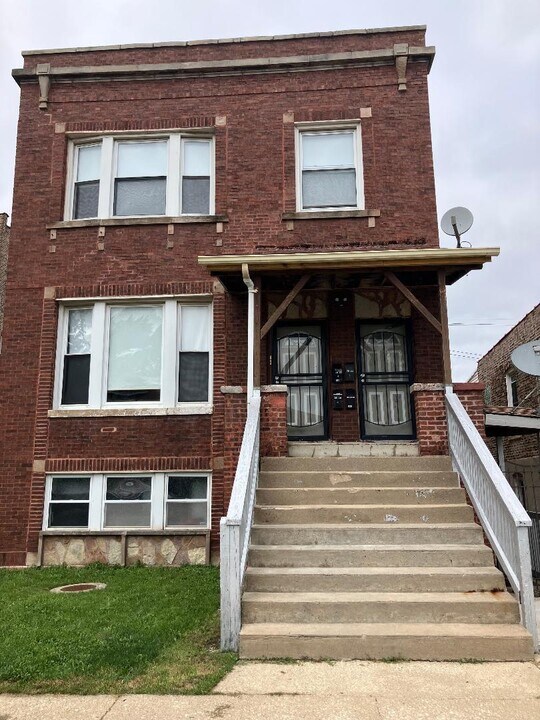 5740 W 22nd Pl in Cicero, IL - Building Photo