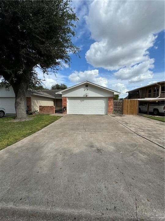 3804 N 7th Ct in McAllen, TX - Building Photo