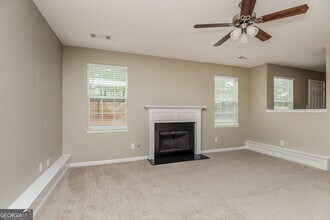 3746 Natrona Ct in Ellenwood, GA - Foto de edificio - Building Photo