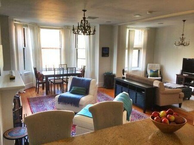 238 Marlborough St, Unit 301 in Boston, MA - Building Photo - Building Photo