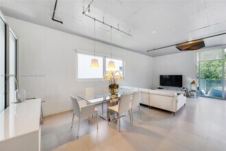 1700 Meridian Ave, Unit #310 in Miami Beach, FL - Building Photo - Building Photo