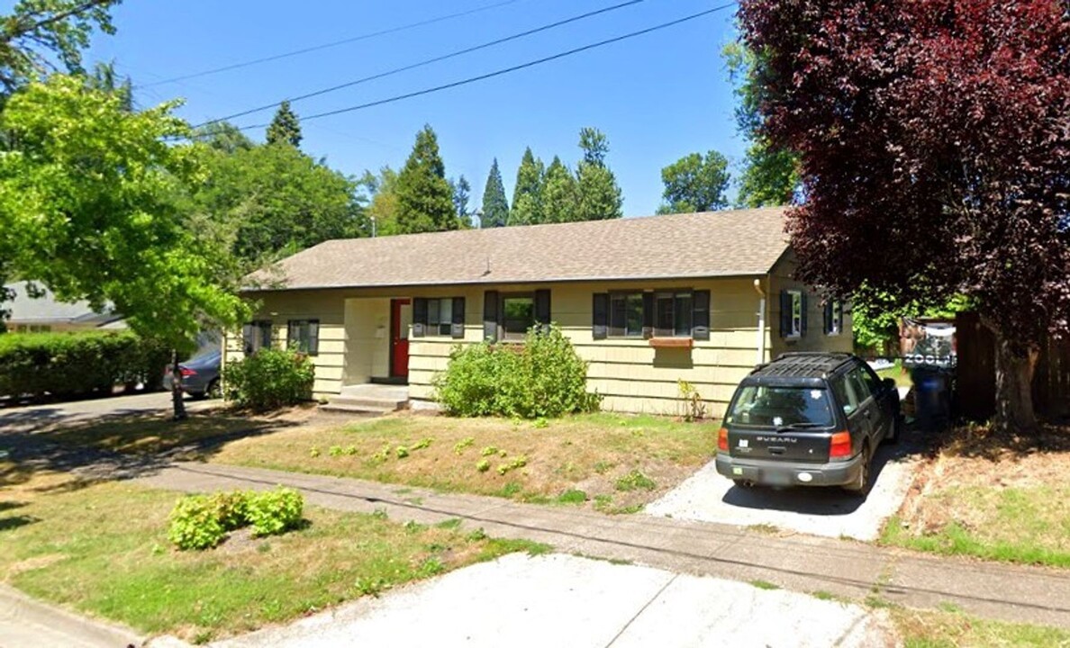 1275 E 24th Ave in Eugene, OR - Building Photo