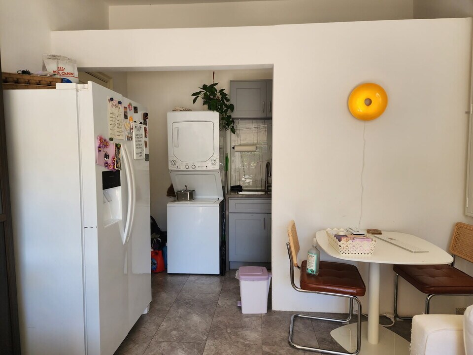 6446 Setting Sun Dr in Huntington Beach, CA - Building Photo