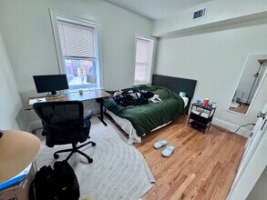 2028 Massachusetts Ave, Unit 1 in Cambridge, MA - Foto de edificio - Building Photo