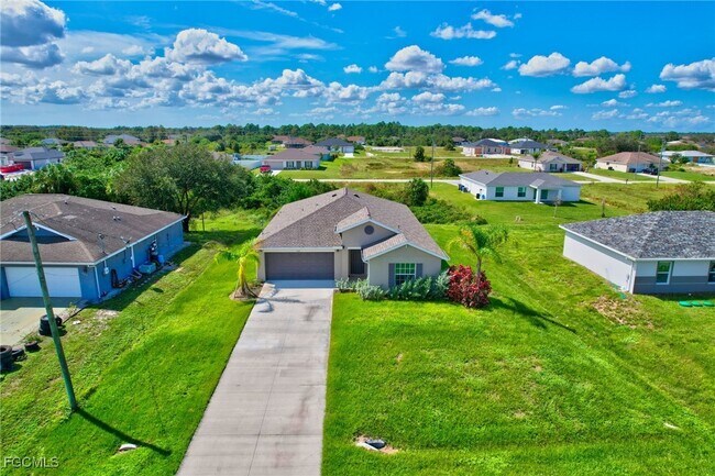 418 Pickford Ave in Lehigh Acres, FL - Building Photo - Building Photo