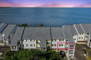 812 Bahia Del Sol Dr in Ruskin, FL - Building Photo