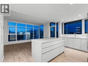 720 Farrow St in Coquitlam, BC - Building Photo - Building Photo