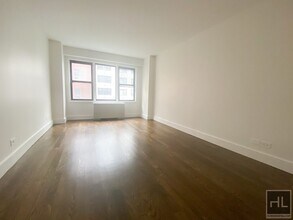 EAST 63 STREET in New York, NY - Foto de edificio - Building Photo