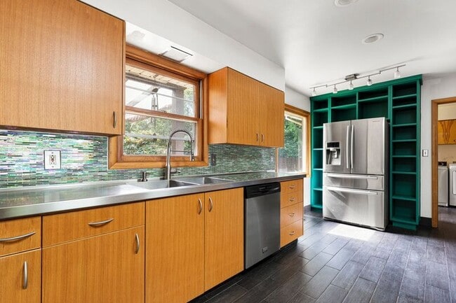 property at 2948 SE Sherrett St