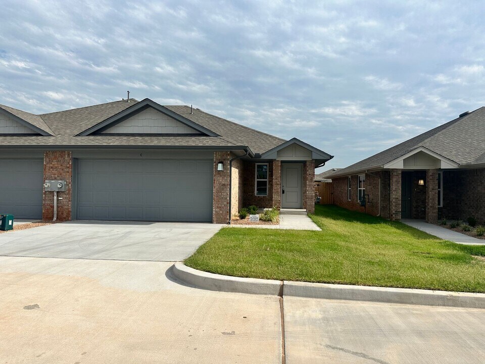 19601 N Pennsylvania Ave in Edmond, OK - Building Photo