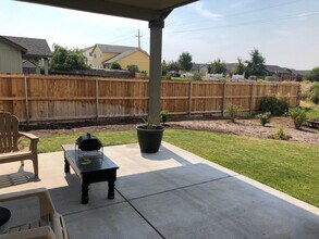 2651 NE 6th Dr in Redmond, OR - Foto de edificio - Building Photo