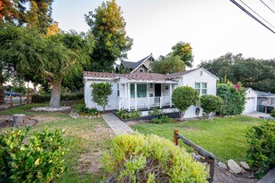 252 E Scenic Dr in Monrovia, CA - Building Photo